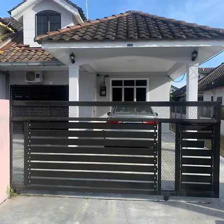 Homestay Maryam Lumut Exterior photo